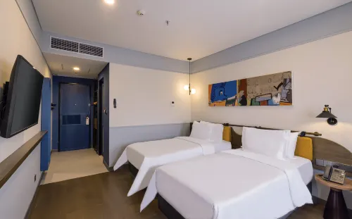 ARTOTEL Hub Simpang Temu Kamar Photos