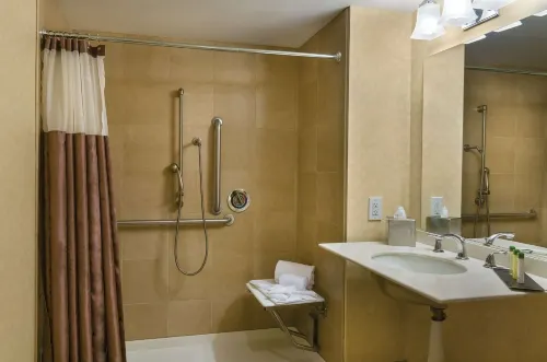 Doubletree by Hilton Los Angeles Downtown Rooms Photos