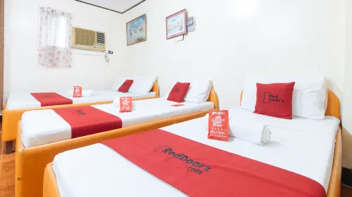 RedDoorz Near East Avenue Medical Center Kamar Photos