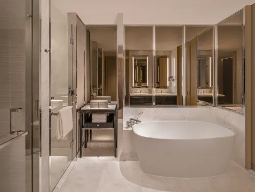 The Ritz-Carlton, Bangkok Huoneet Photos