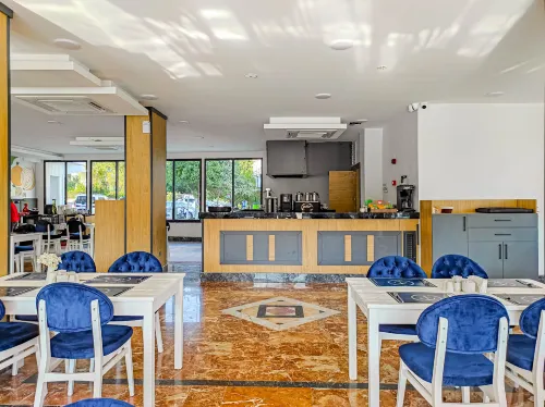 Lara World Hotel Restauration Photos
