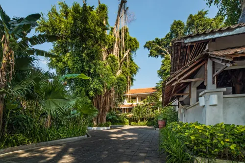 Hotel Tugu Blitar Außen Photos