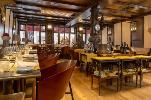 Hotel Saturnia & International Restauration Photos
