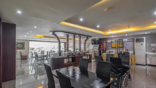 Continent Centrepoint Panakkukang Makanan Photos