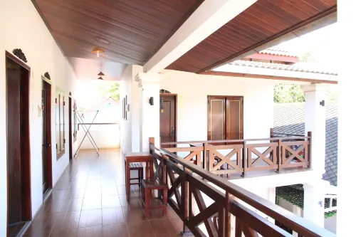 We House Guest House Area Publik Photos