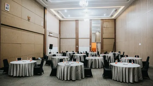 Ascent Premiere Pasuruan Fasilitas Bisnis Photos