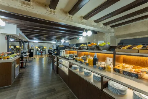 Hotel Suizo Restauration Photos