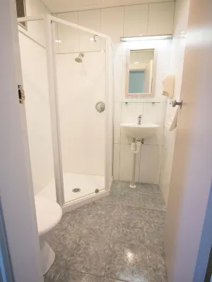 Hotel Waterloo & Backpackers Rooms Photos
