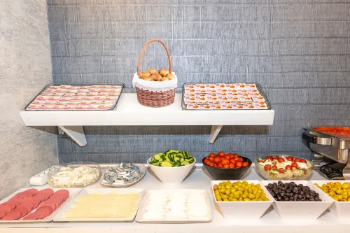 Istanbul Holiday Hotel Restauration Photos