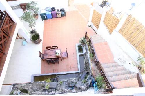We House Guest House Area Publik Photos
