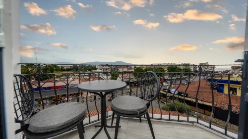Skykhan Otel Hotellin lähellä Photos