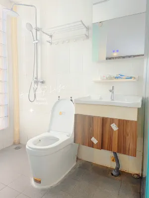 We House Guest House Kamar Photos