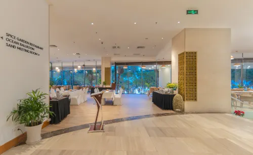 Starcity Hotel & Condotel Beachfront Nha Trang Питание Photos