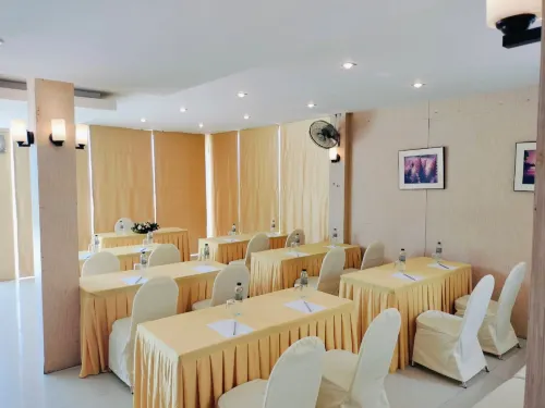 Dragon Beach Resort , Jomtien Beach Pattaya Бизнес-удобства Photos