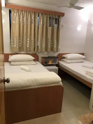 HOLLYWOOD GUESTHOUSE Rooms Photos