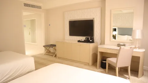 Royce Hotel & Casino Kamar Photos