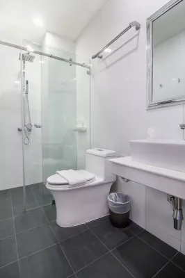 Hataara Kamar Photos