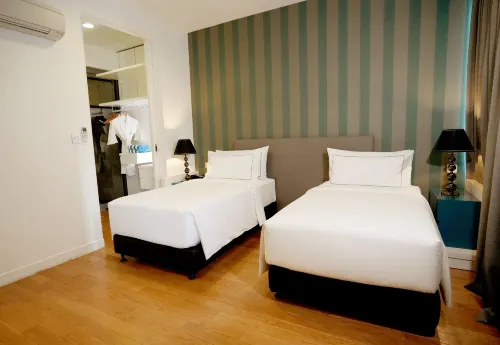 THE FACE Suites Hotel Kamar Photos