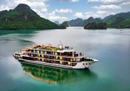 Dora Cruise Рядом с отелем Photos