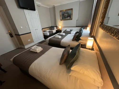 Tudor Court Hotel Rooms Photos