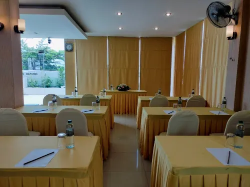 Dragon Beach Resort , Jomtien Beach Pattaya Бизнес-удобства Photos