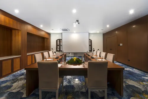 Choasis Hotel Business Facilities Photos