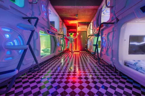 Space Station Hostel Nổi bật Photos