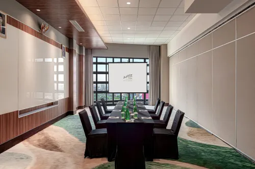 Whiz Luxe Hotel Spazio Surabaya Fasilitas Bisnis Photos