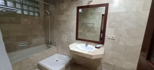 Melasti Kuta Beach Hotel & Spa Kamar Photos