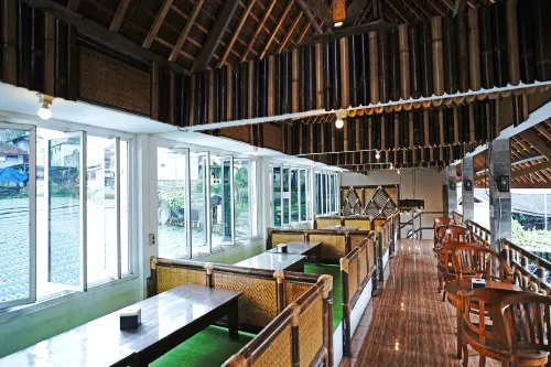 Saung Balibu Hotel Restauranger Photos
