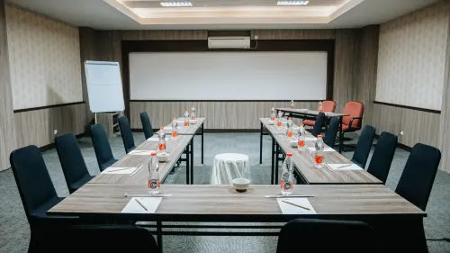 Ascent Premiere Pasuruan Fasilitas Bisnis Photos