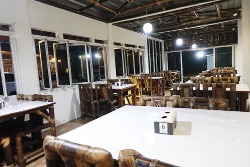 Saung Balibu Hotel Restauranger Photos