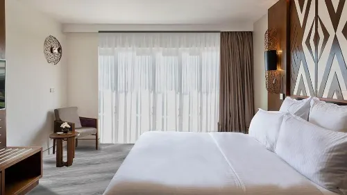 Crowne Plaza Fiji Nadi Bay Resort & Spa Zimmer Photos