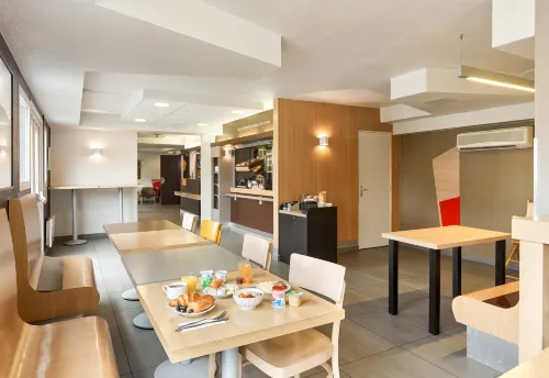B&B HOTEL Montlhery Restauranger Photos
