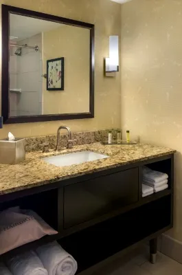 Doubletree by Hilton Los Angeles Downtown Rooms Photos