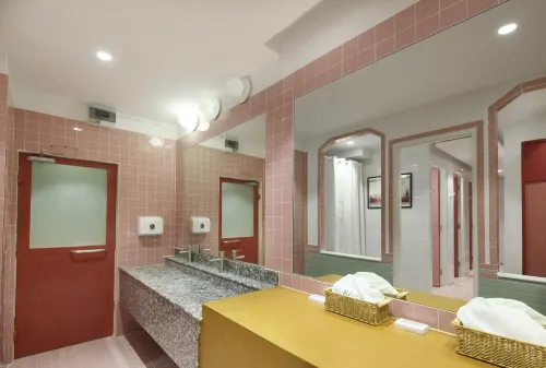 Kitsch Hotel Kamar Photos