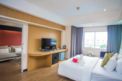 New Travel Lodge Hotel Huoneet Photos