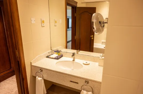 Majestic Cove Hotel Huoneet Photos