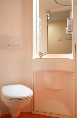 EasyHotel Victoria Camere Photos