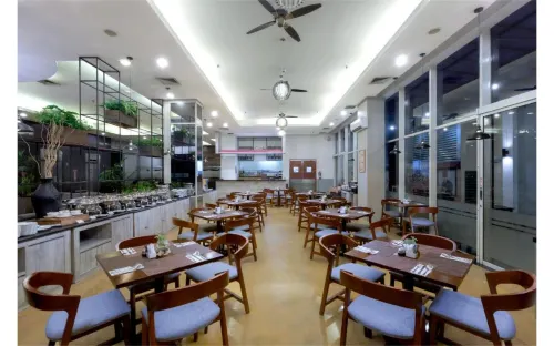 Quest Hotel Darmo Surabaya Makanan Photos