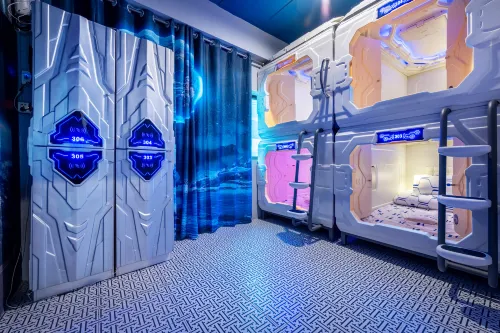 Space Station Hostel Nổi bật Photos