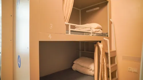 Fontainebleau International Youth Hostel Zimmer Photos