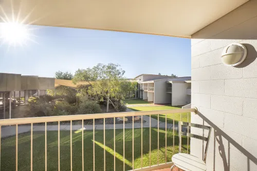 Crowne Plaza Alice Springs Lasseters Rooms Photos