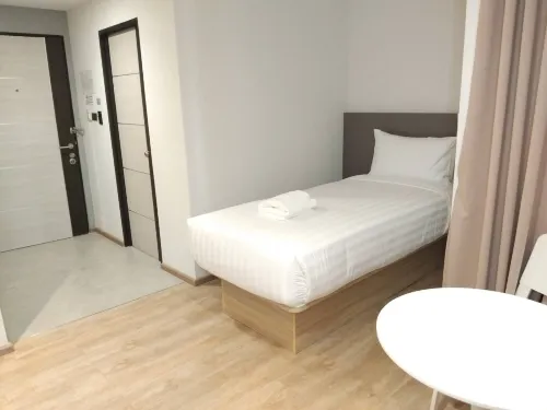 Prom Hotel Kamar Photos