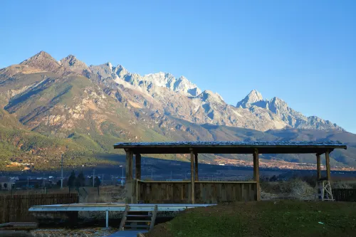 醒在山野｜日照金山·雪山觀景民宿 外觀 Photos