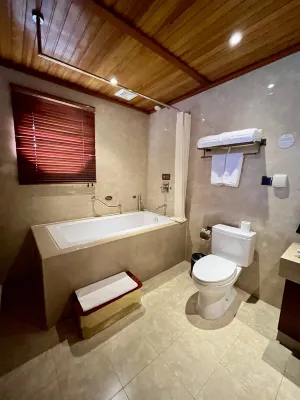 Chong Ning Castle Hotel Rooms Photos