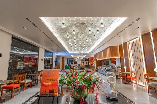 The Royal Paradise Hotel & Spa Restauration Photos