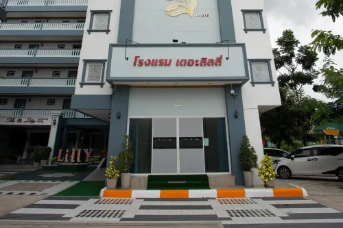 The Lilly Hotel Exteriör Photos