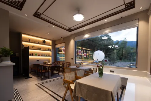 Chuxin Hostel Dining Photos