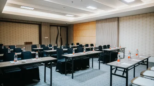 Ascent Premiere Pasuruan Fasilitas Bisnis Photos